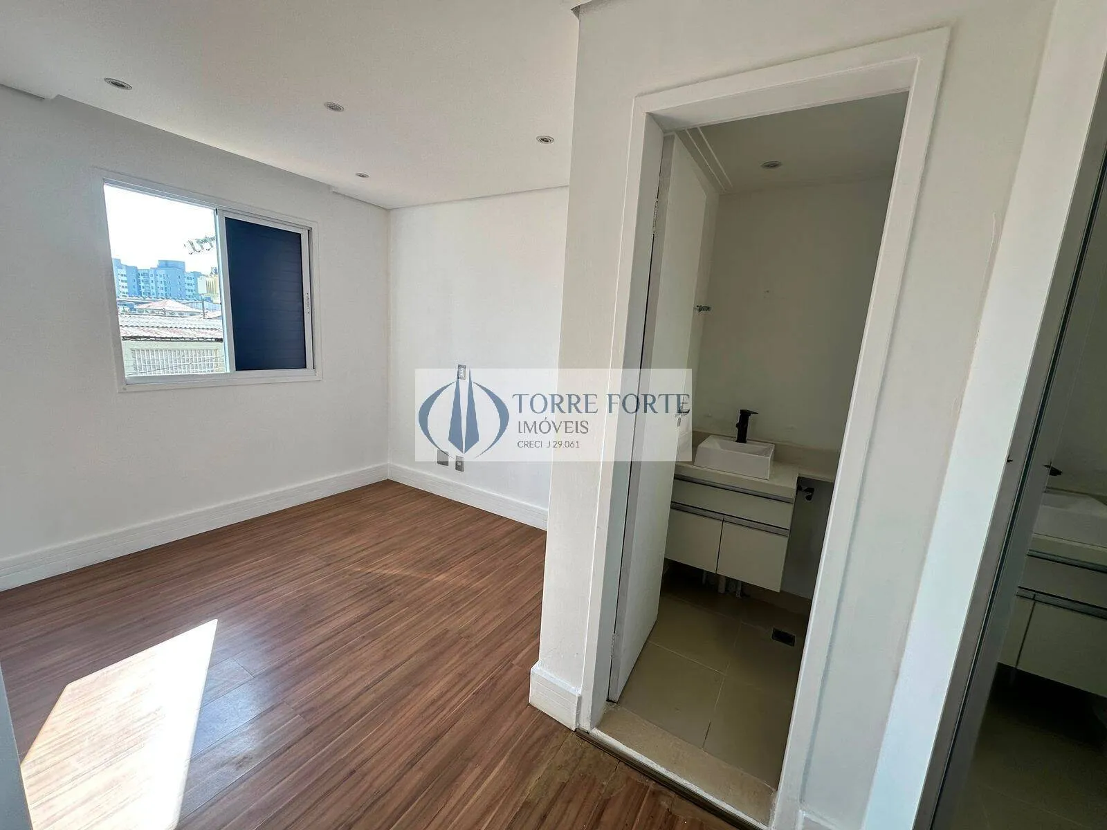 Imagem Lindo Apartamento com 2 dormitorios 2 vagas , varanda na Vila Carrão.