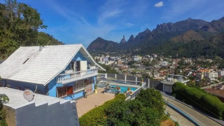 Foto do imóvel Casa com 3 Quartos à Venda, 242 m²em Fazendinha - Teresópolis