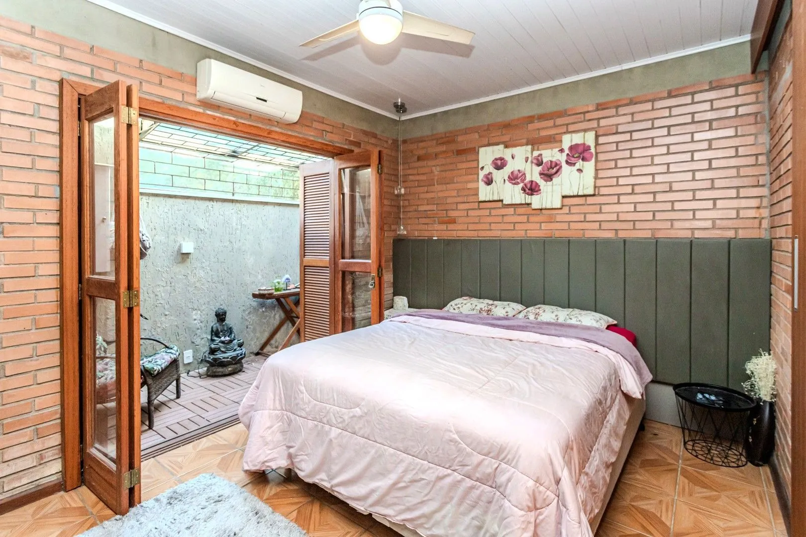 Imagem Casa no Jardim Botânico de 2 dormitórios 1 vaga e amplo terreno