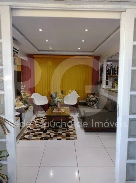 Imagem Casa à venda com 3 quartos e garagem 2 carros!