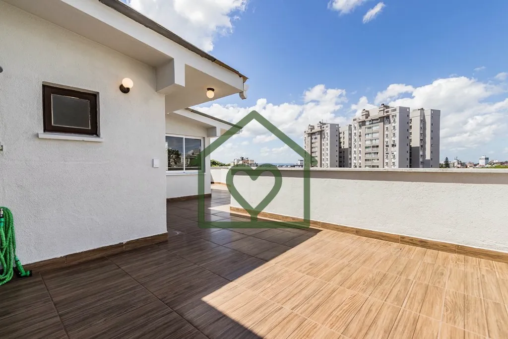 Imagem Linda cobertura duplex reformada situada no coração do Jardim Lindóia em Porto Alegre, Localizada...