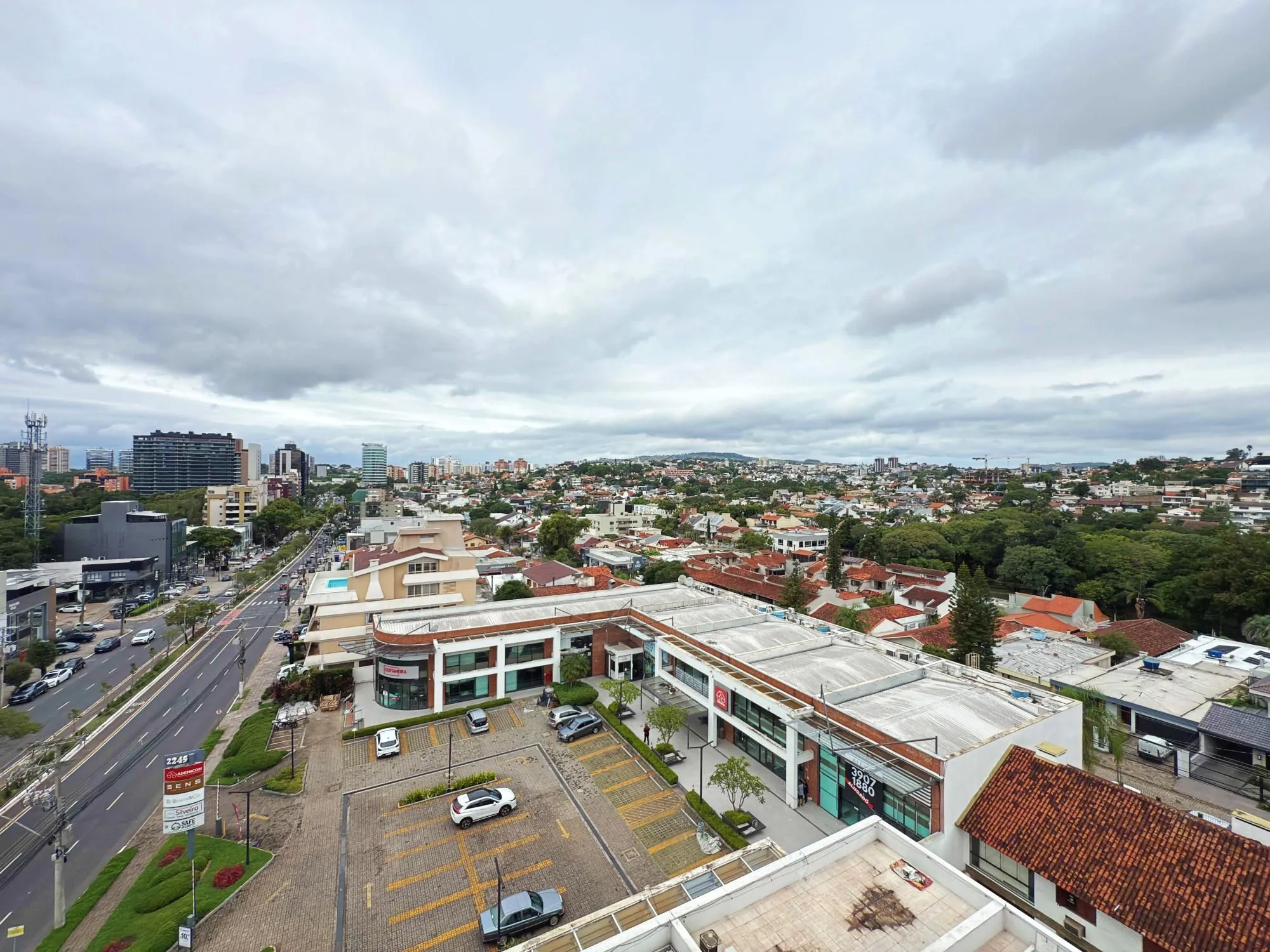 Imagem Cobertura na Av. Nilo Peçanha próximo ao Shopping Iguatemi com 3 dormitórios