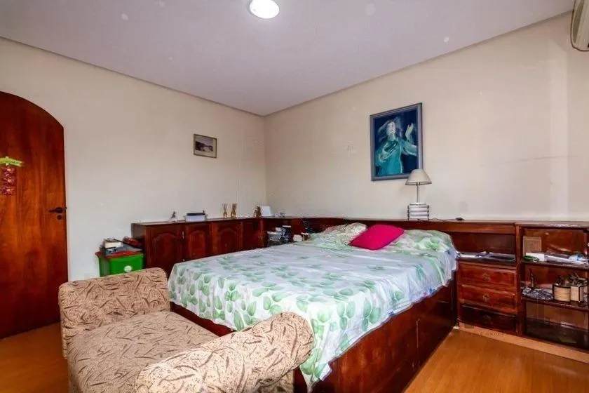 Imagem Casa 303m² - 4 dormitórios, 2 vagas no bairro Santo Antônio