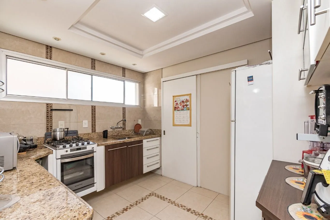 Imagem Vende-se apartamento com 3 quartos (1 suíte), 133 m² e 1 vaga - Petrópolis