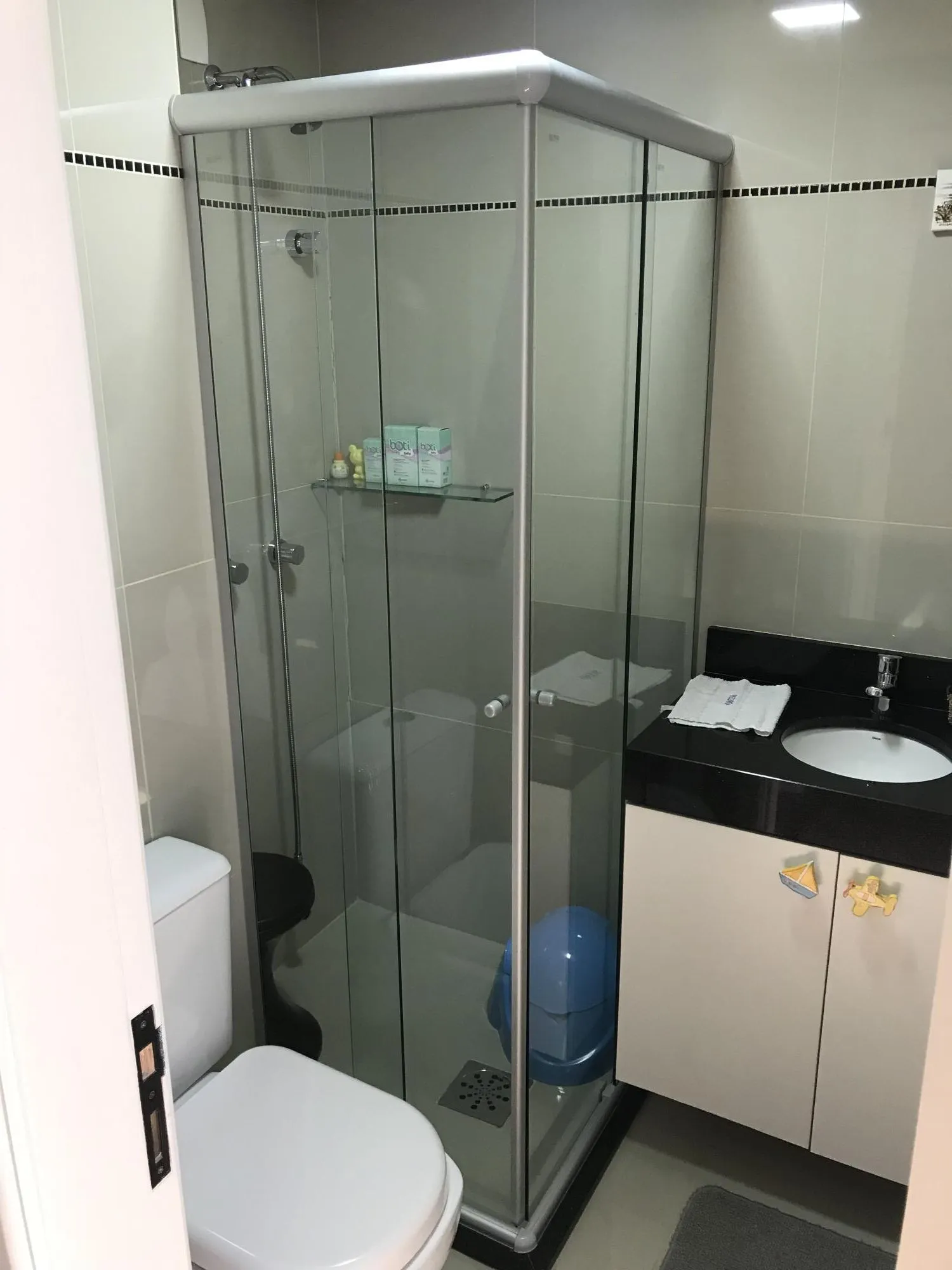 Imagem Casa Condominio para Venda - 230.51m², 4 dormitórios, sendo 1 suites, 3 vagas - Pedra Redonda