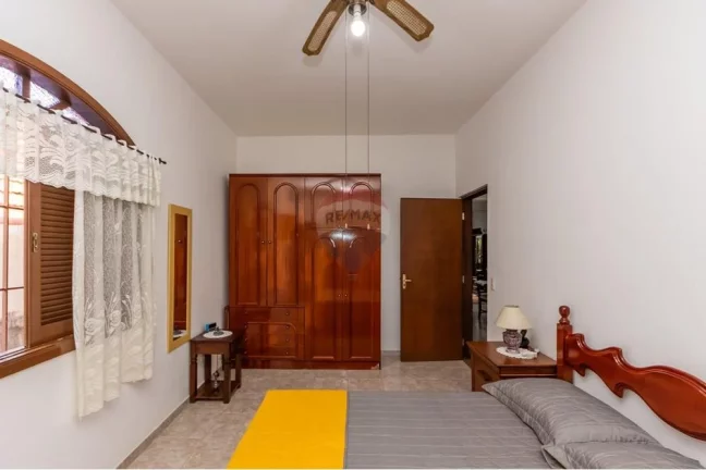 Imagem Casa Térrea 300m² 3 Dormitórios 5 Vagas com jardim e Área Gourmet Edícula