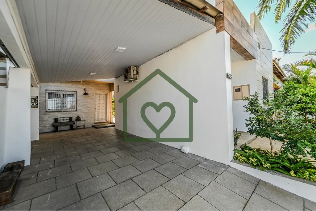 Imagem Ótima casa, com perfeita posição solar, podendo ser utilizadas concomitante comercial e residenci...