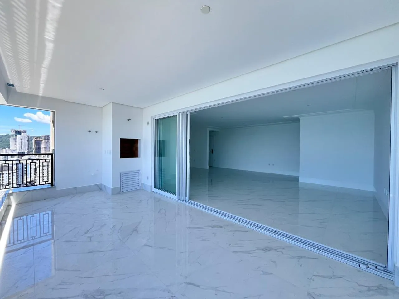 Imagem Apartamento com vista para o mar à venda com 190m2 por R$ 4.200.000,00