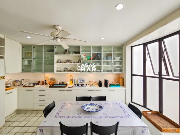 Imagem Venda Luxuoso Apartamento Frente Mar em Arpoador, RJ, 3 Suítes, 2 Vagas. Espaçoso, Privacidade e Tranquilidade
