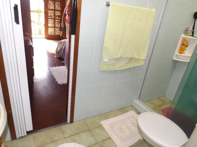 Imagem Casa para Venda - 250m², 3 dormitórios, sendo 3 suites, 7 vagas - Medianeira