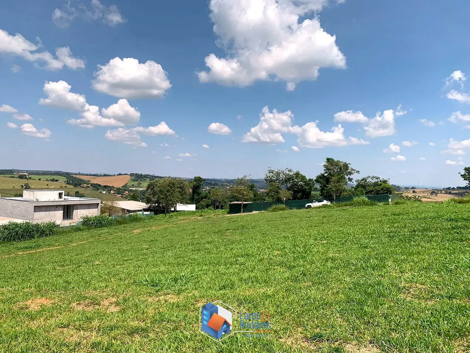 Imagem TERRENO DE ALTO PADRÃO À VENDA COM 1350 M², LOTEAMENTO CONDOMÍNIO FAZENDA DONA CAROLINA EM ITATIBA, SP.