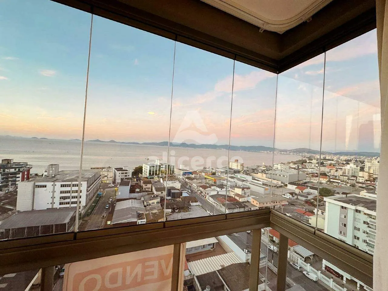 Imagem Apartamento à venda com 3 quartos 2 suítes, 91,65m² em Barreiros São José