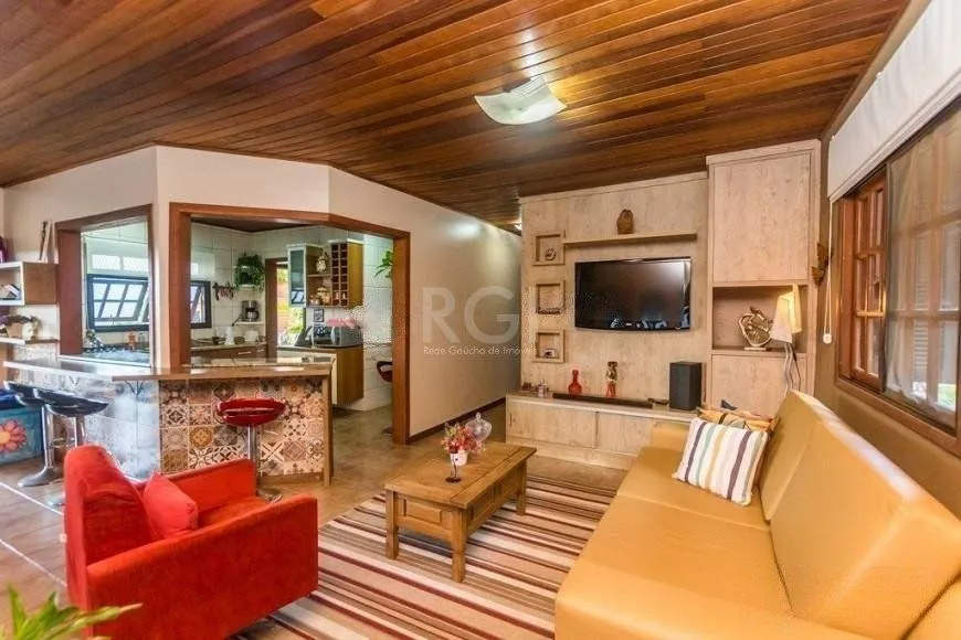 Imagem CASA DE 2 DORMITÓRIOS, PISCINA, CHURRASQUEIRA E 2 VAGAS DE GARAGEM NO BAIRRO HÍPICA