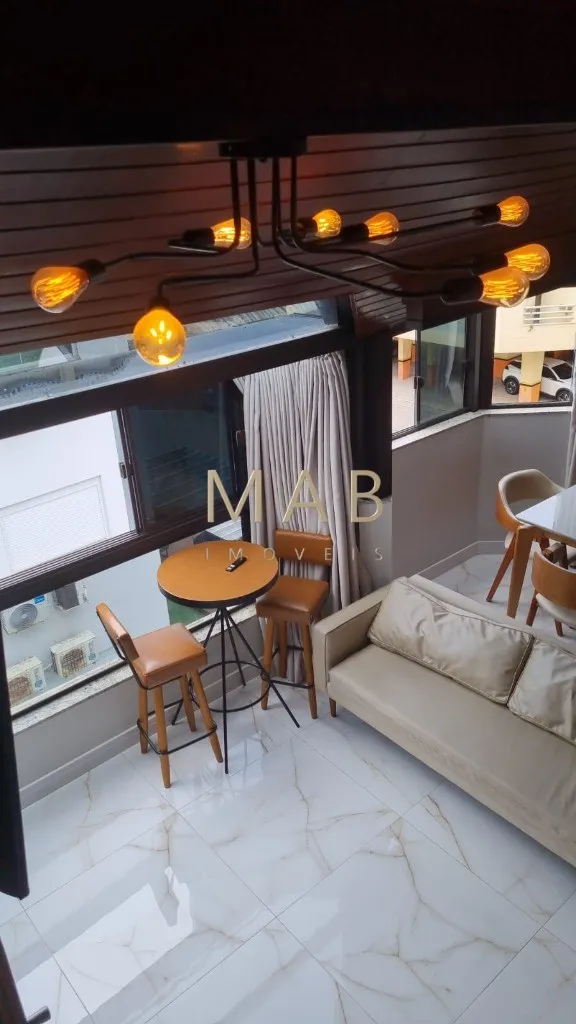 Imagem TRIPLEX FRENTE MAR NA PRAIA DOS INGLESES | FLORIANÓPOLIS Existem imóveis bonitos? E existem imóveis que despertam desejo no primeiro olhar.