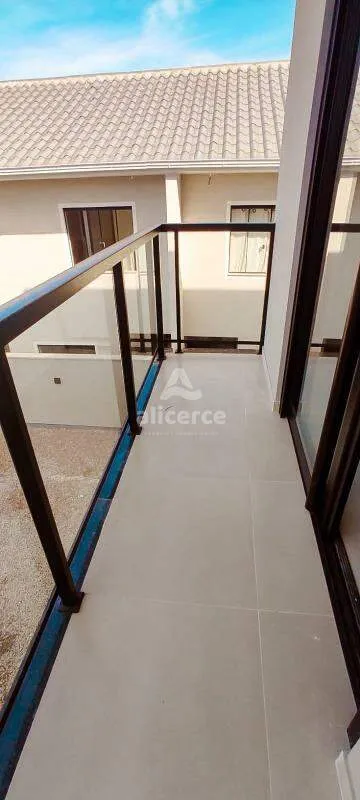 Imagem Casa à venda - 3 Dormitórios I 1 suíte I 180m² I Vaga de garagem - em Potecas, São José/SC
