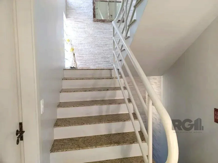 Imagem Casa de 307m² - 3 dormitórios, piscina, 4 vagas no bairro Espírito Santo