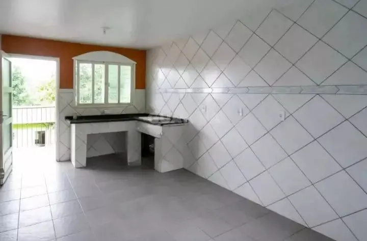 Imagem VENDE - AMPLA CASA RESIDENCIAL COM PISCINA E 5 VAGAS