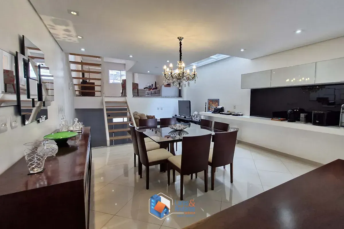 Imagem Sobrado para venda em Santa Teresinha com 3 quartos, sendo 3 suítes, 324m²