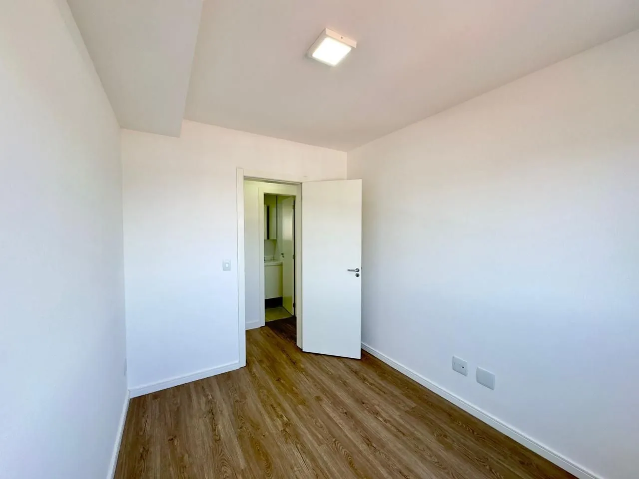 Imagem Apartamento à venda em Porto Alegre, Vila Ipiranga, com 2 quartos, 68m2