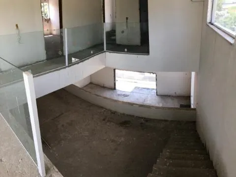 Imagem VENDA DE SOBRADO EM CONSTRUÇÃO NO CONDOMÍNIO JARIDM IMPERIAL HILLS III, EM ARUJÁ/SP, 500m² com 4 suítes, piscina, churrasqueira e 6 vagas CONSULTE-NOS