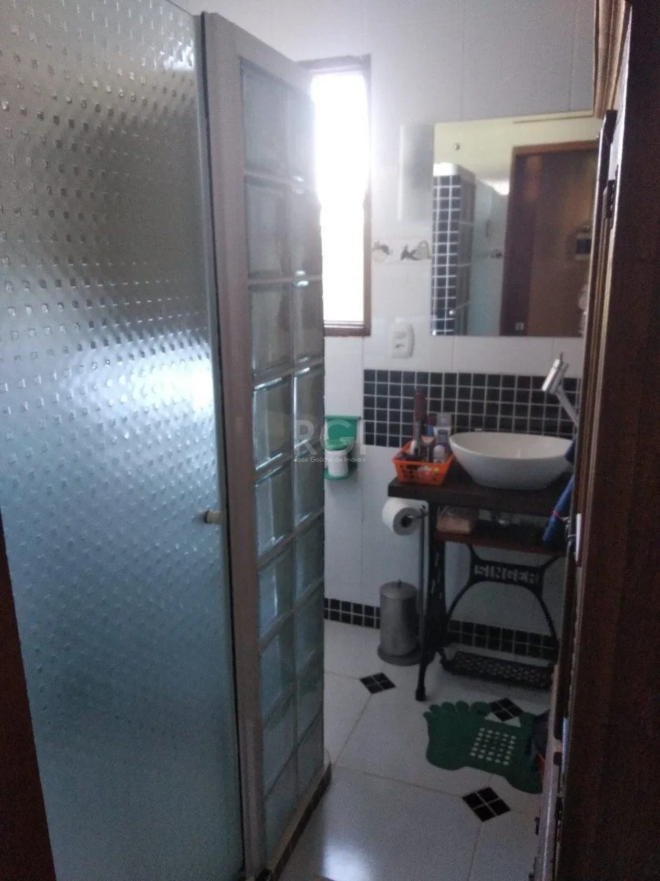 Imagem Casa 2 dormitórios, sala, banheiro garagem coberta, terreno 694m² bairro Camaquã, Porto Alegre/RS