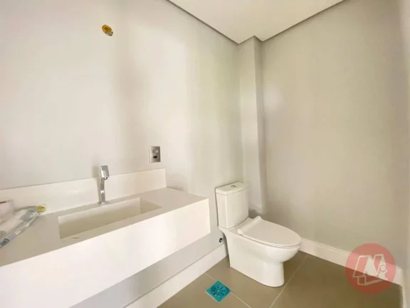 Imagem No bairro Tristeza, casa em condomínio com 2 andares, 3 dormitórios, suíte e 2 vagas.