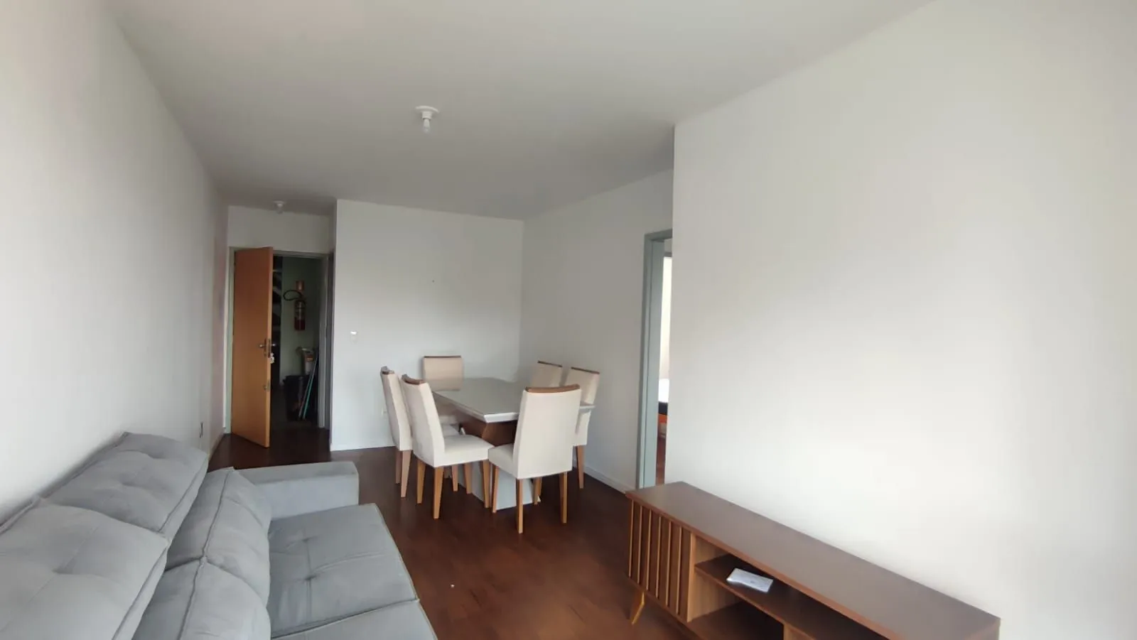 Imagem Apartamento 2 dorm com sacada, Mobiliado 1 vaga coberta Porto Alegre