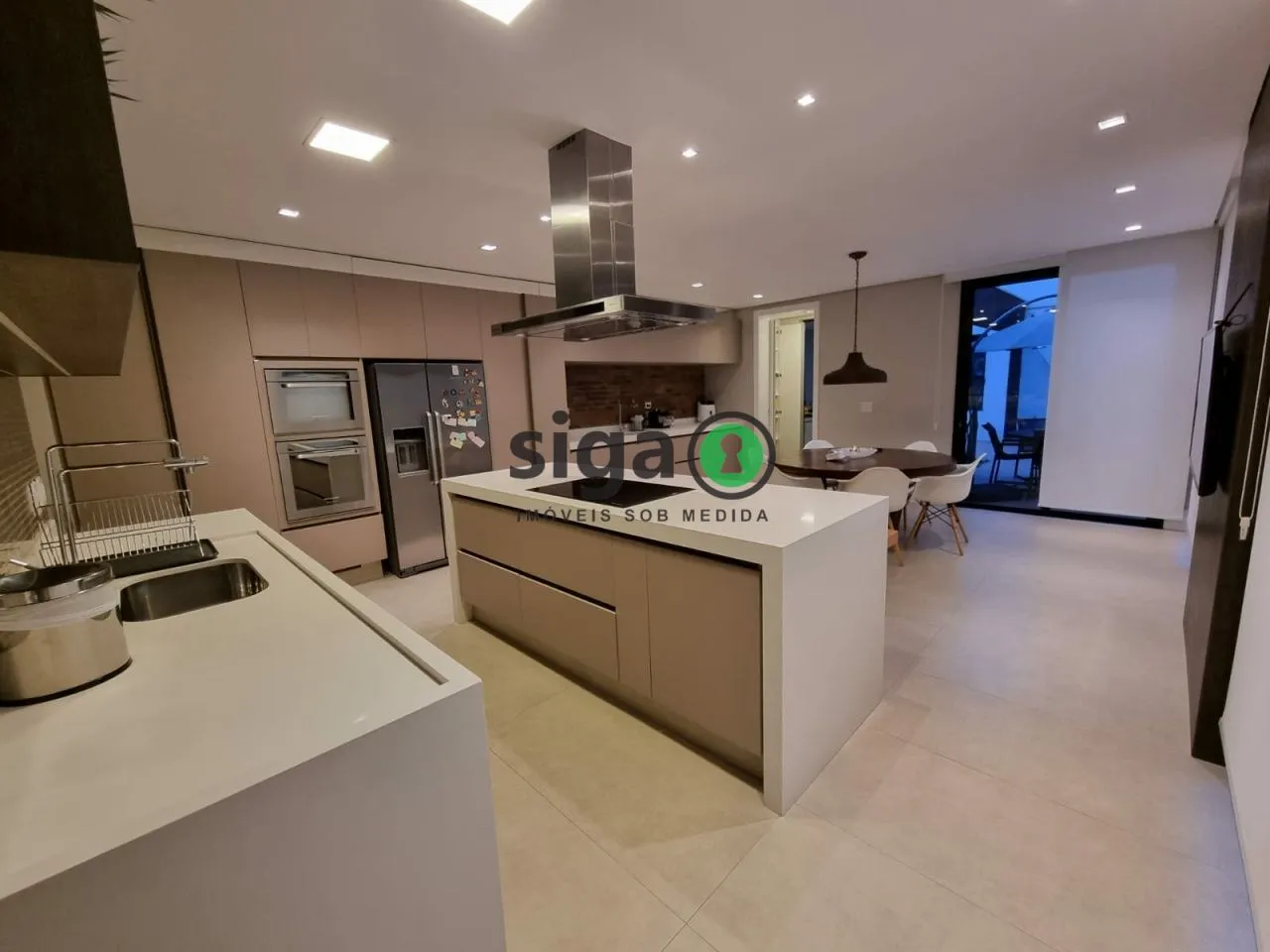 Imagem JARDIM PAULISTA: CASA COM 4 SUÍTES - 4 VAGAS - 415M²