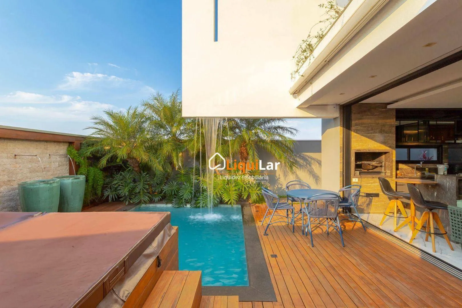 Imagem Sobrado de Alto Padrão à Venda no Alphaville III com 3 Suítes, Piscina Aquecida e Aceita Permuta