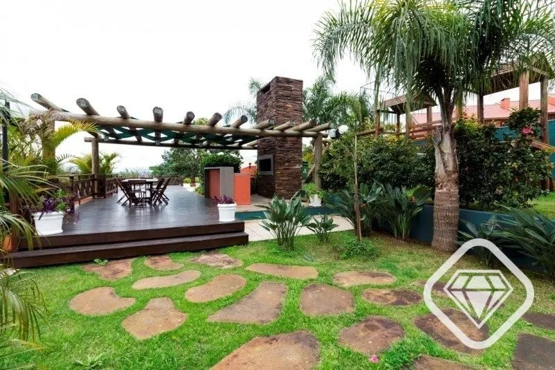 Imagem Casa em condomínio fechado à venda.

Ampla metragem, alto padrão construtivo e vista privilegiada...
