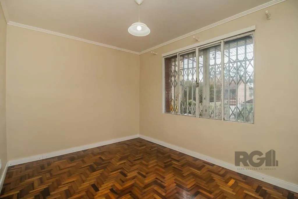 Imagem Excelente casa de 389,53m² com 8 dormitórios e 3 vagas.
