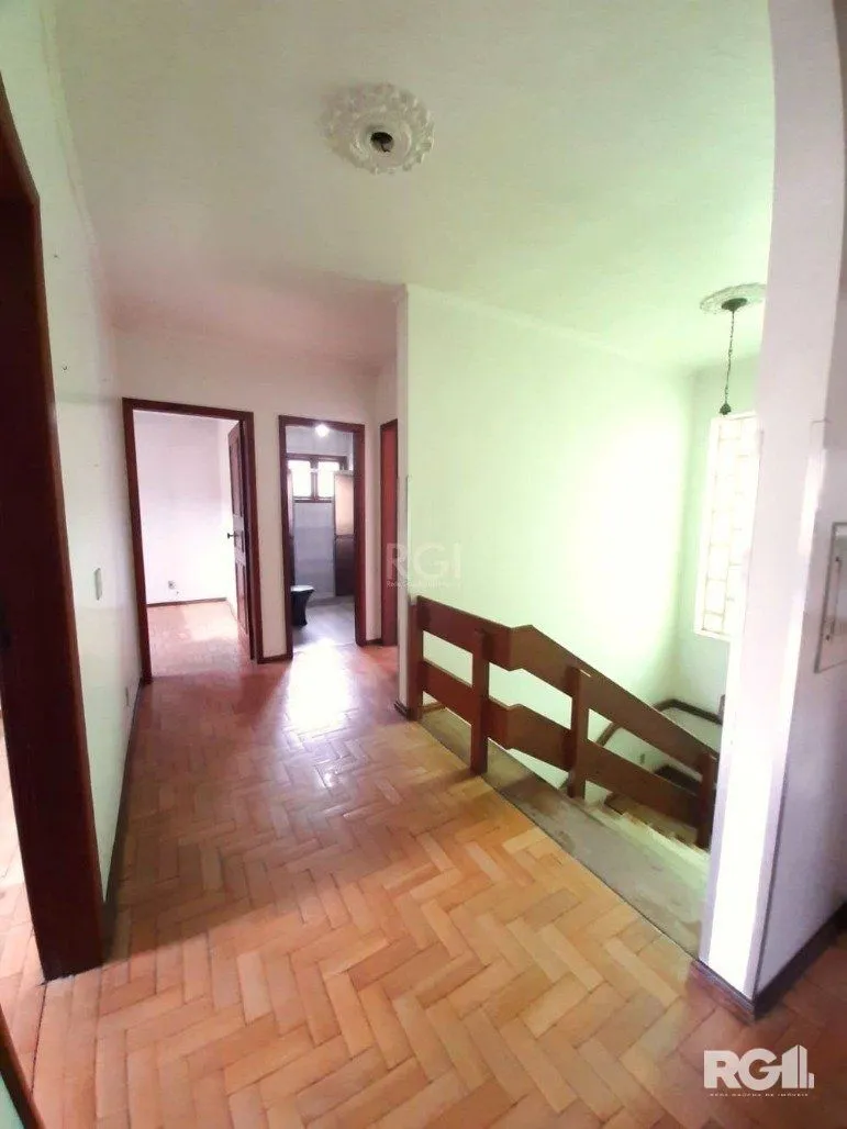 Imagem Casa com 351,60m2 de área construída em propriedade de 743m2 no Bairro Jardim Carvalho.