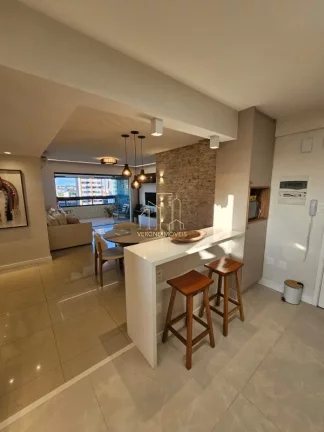 Imagem Excelente apartamento reformado com três quartos varanda a venda no caminho das arvores