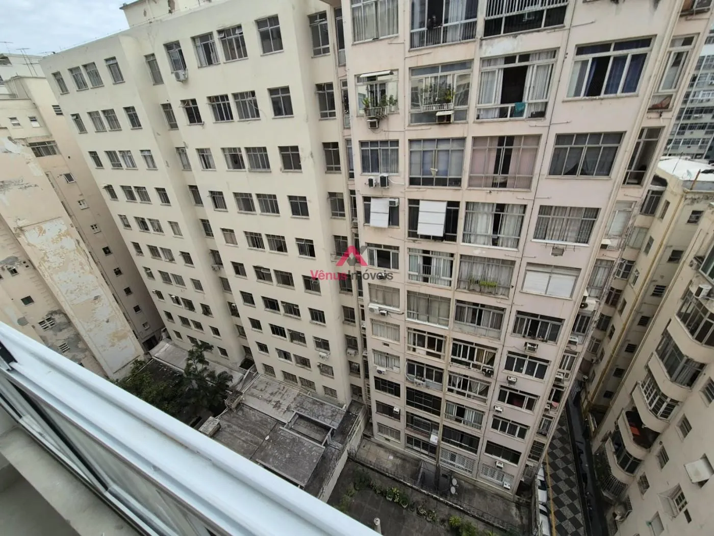 Imagem Apartamento para Venda em Rio de Janeiro, Leme, 2 dormitórios, 1 banheiro, 1 vaga
