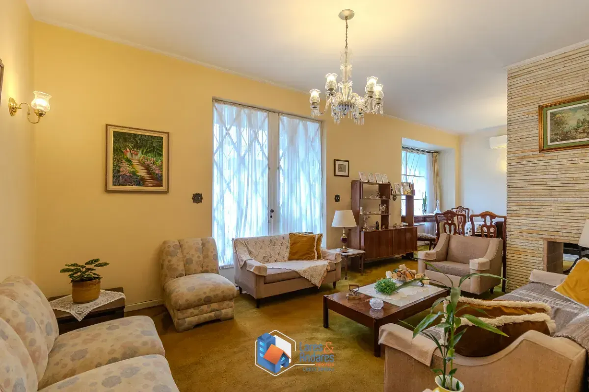 Foto do imóvel Casa para venda em Pacaembu com 3 quartos, 330m² em Rua Cássio Martins Vilaça