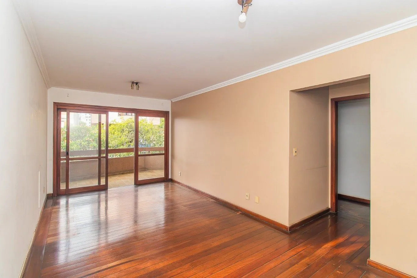 Imagem Apartamento de 2 dormitórios e 94m² à venda em Petrópolis, Porto Alegre.