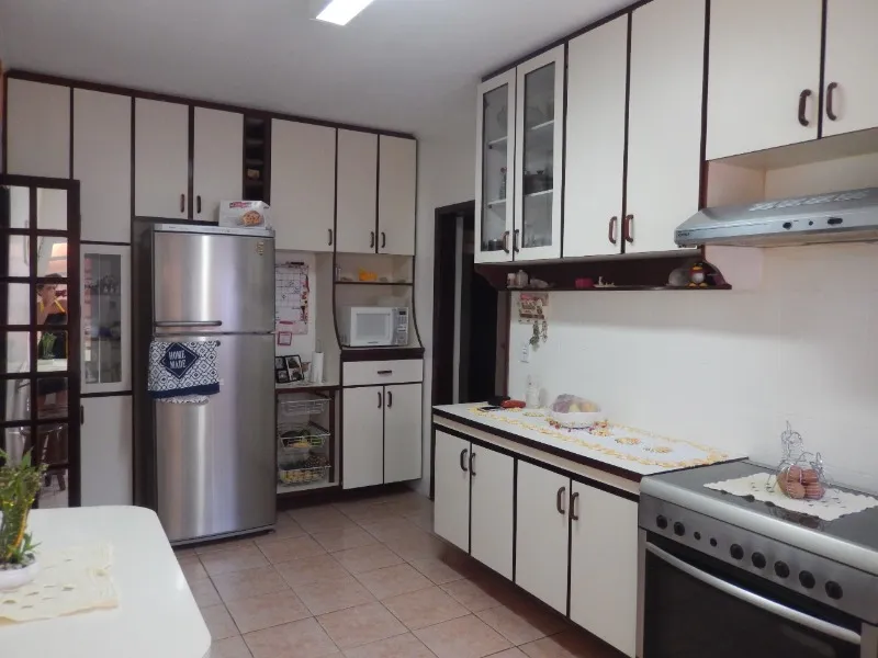 Imagem Magnífica Casa à Venda na Vila Linda, Santo André-SP: 3 Quartos, 1 Suíte, 3 Banheiros, 4 Vagas, 140m² de Área
