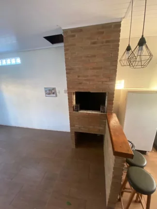 Imagem Oportunidade casa 2 quartos muito bem localizada e com espaço de pátio em Novo Hamburgo