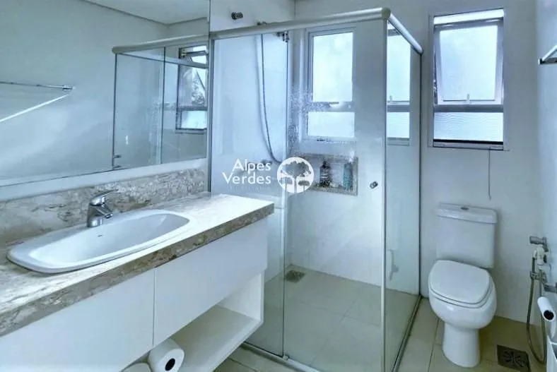 Imagem Vende-se Casa em Condominio com 3 suites a 5 minutos da Rua Coberta