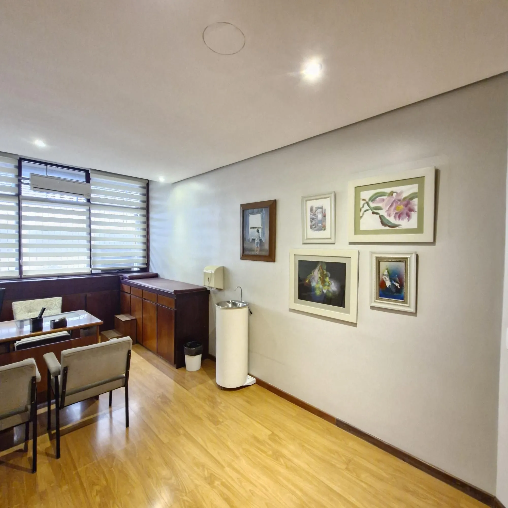Imagem Excelente sala comercial na Rua Cel. Bordini, Auxiliadora, Porto Alegre.