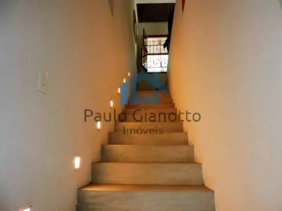 Imagem Casa à venda - Estilo, charme e privacidade em 2 Lotes!