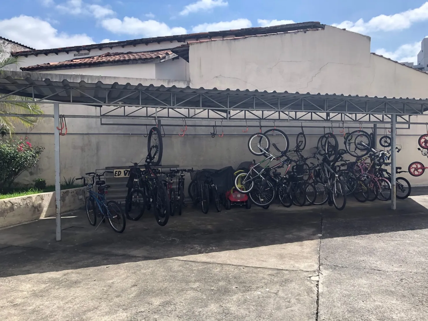 Imagem Apartamento à venda 2 Quartos, 1 Suite, 2 Vagas, 70M², São Benedito, Pindamonhangaba - SP | EDIFÍCIO VILA ROMANA