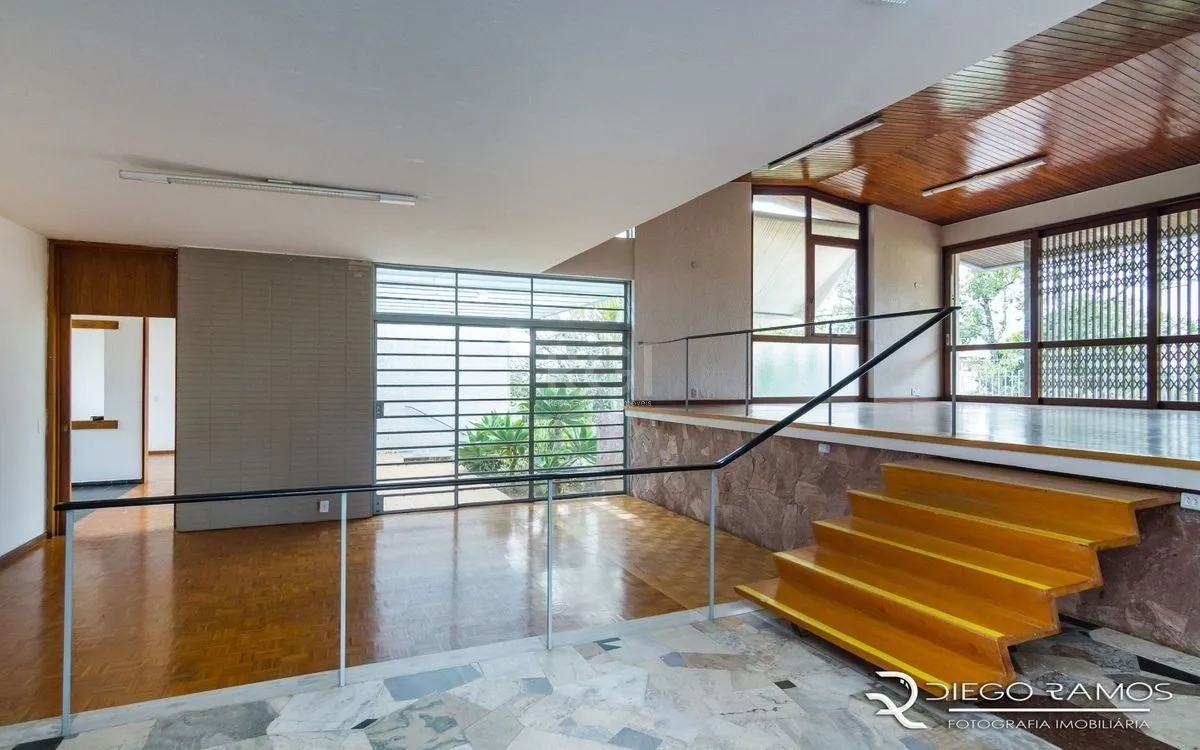 Imagem Venda de casa residencial 25,00m x 80,00m- Menino Deus. 4 vagas, 4 dormitórios, sendo 1 suíte, 1 varanda, lareira e churrasqueira.