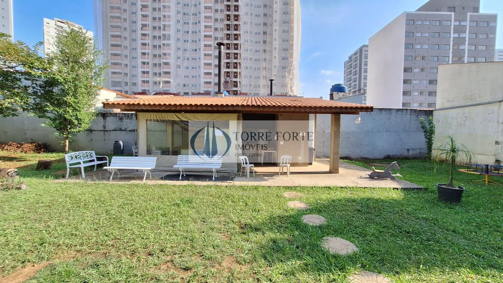 Imagem Sobrado 3 dormitórios 1suíte, 4 vagas em condominio no Jardim Independência
