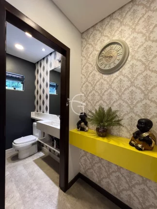 Imagem Venha se encantar com esta incrível casa localizada no prestigiado bairro Vila Nova, em Joinville.