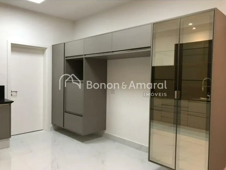 Imagem Apartamento à venda com 04 suítes, salas integradas, 03 vagas, 568 m² no Cambuí.