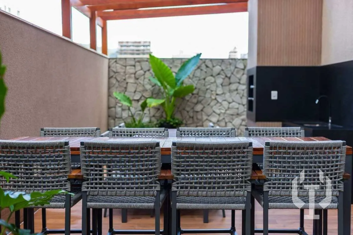 Imagem Showroom mobiliado e decorado com 3 suítes na Meia Praia