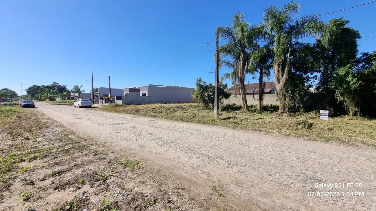 Imagem Terreno de Esquina em Itapoá - Localização Estratégica 
Terreno de esquina, com 12x30m, oferece ...