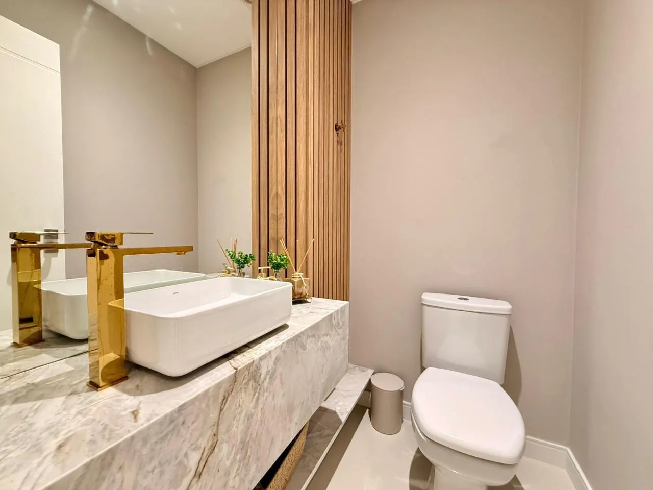 Imagem Apartamento com vista para o mar à venda com 179.5m2 por R$ 4.850.000,00