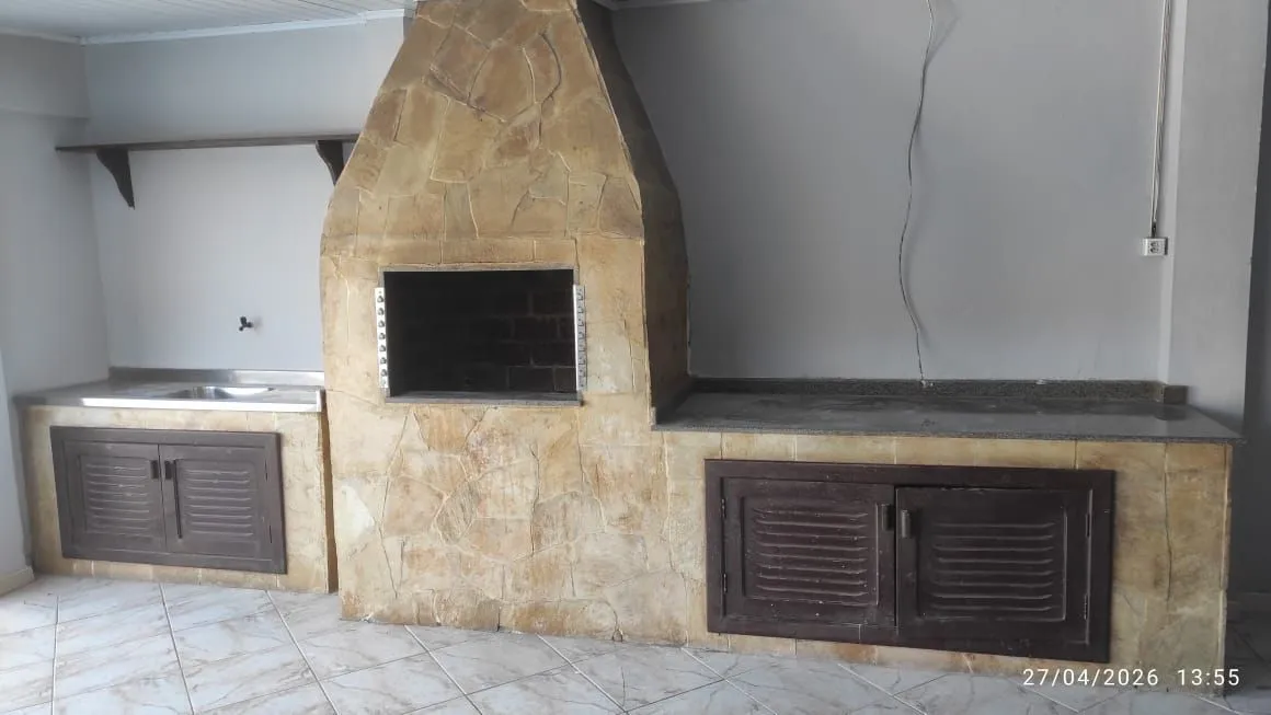 Imagem Casa com piscina e salão de festas a venda Canoas / 3 Dormitórios